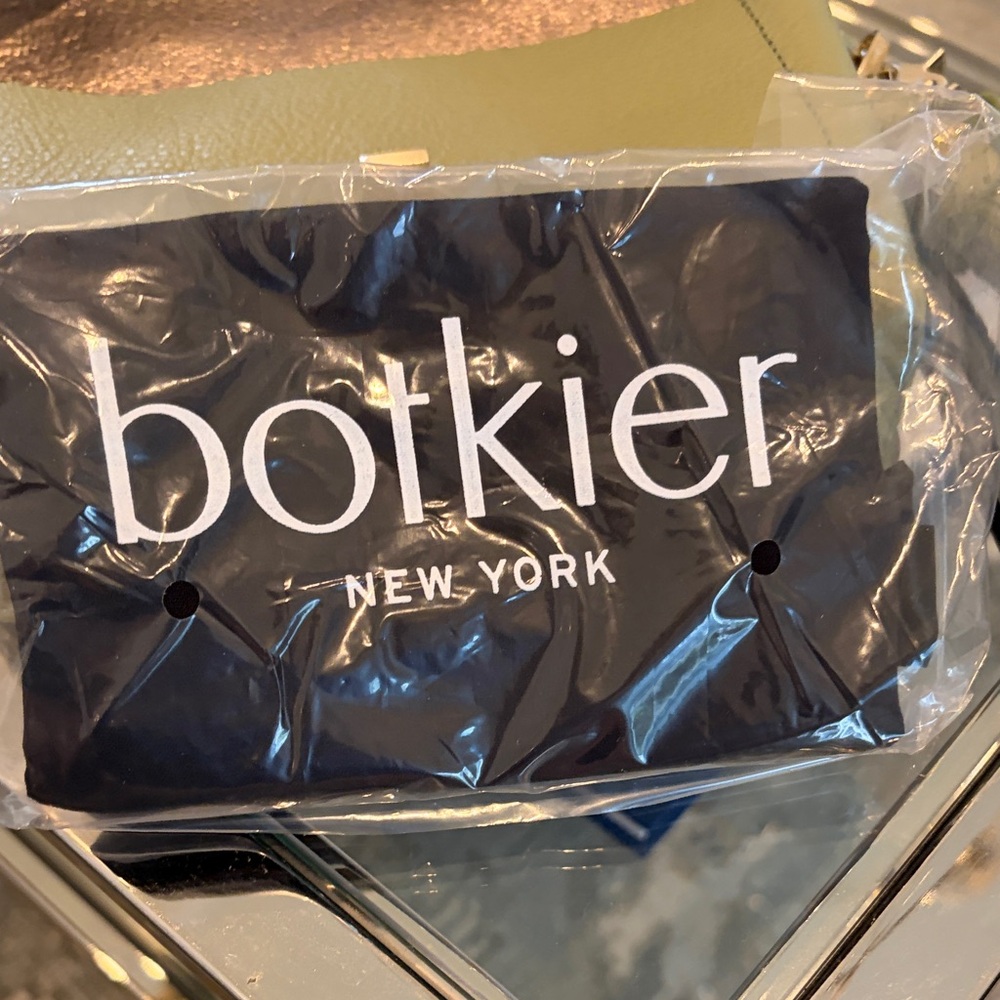 Botkier new with tags! Green Leather Crossbody Bag with Gold Accent - Picture 7 of 7